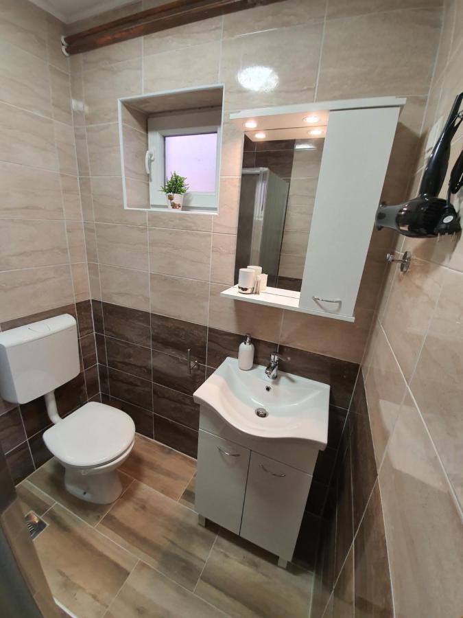Apartmani Ana Vukovar Esterno foto