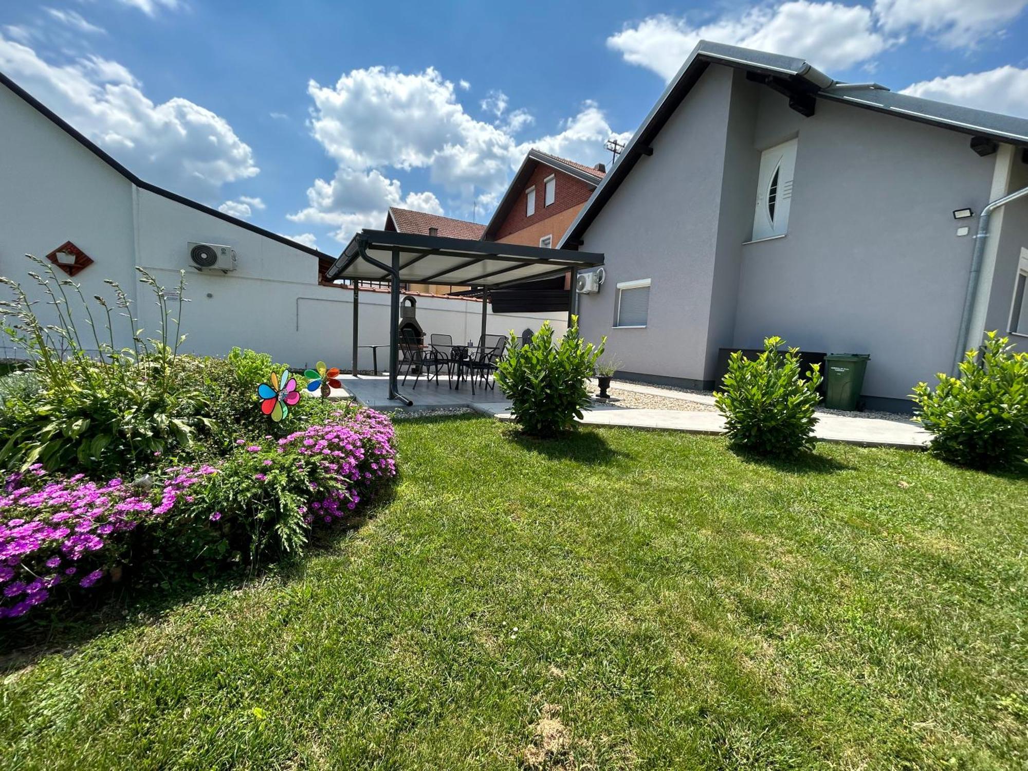 Apartmani Ana Vukovar Esterno foto